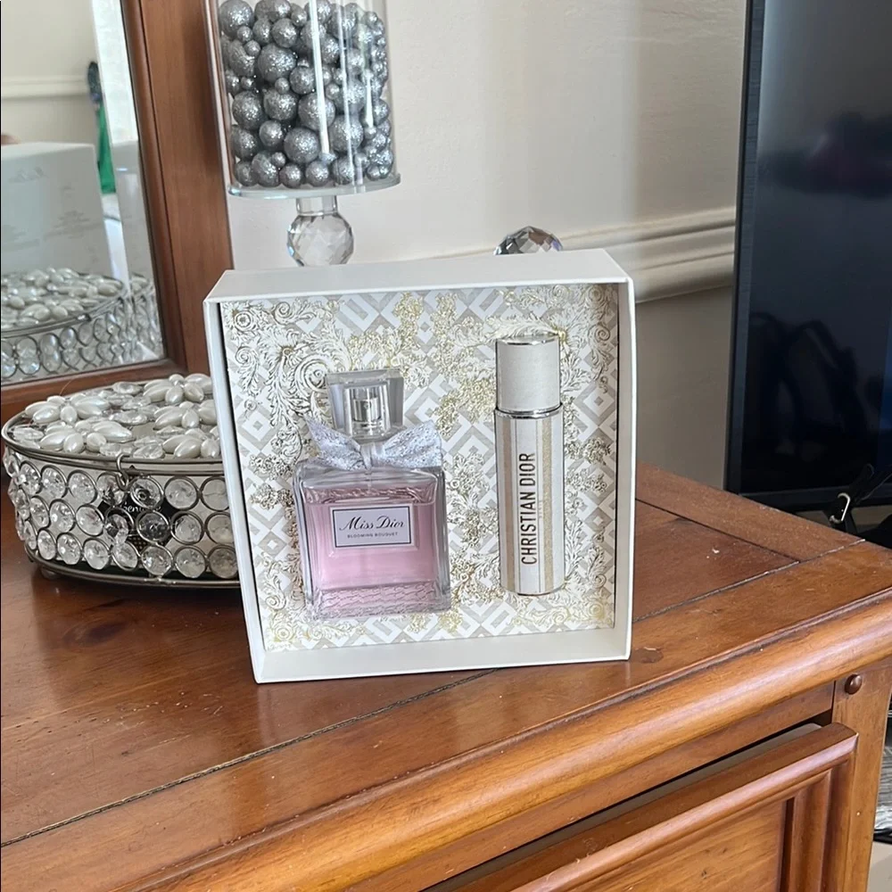 Limited Edition Christian Dior perfume set - Picture 1 of 5